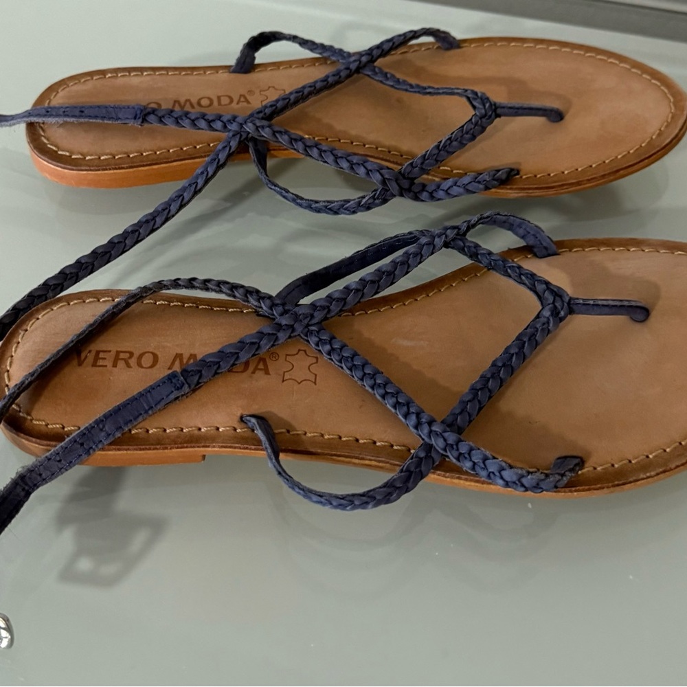 Vero Moda Tan and Black Sandals with Flat Sole